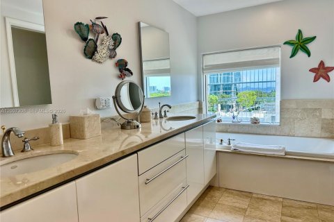 Condominio en venta en Miami, Florida, 2 dormitorios, 143.07 m2 № 2397119 - foto 8