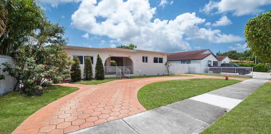 House in Miami, Florida 3 bedrooms, 159.79 sq.m. № 1712879