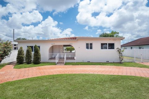 House in Miami, Florida 3 bedrooms, 159.79 sq.m. № 1712879 - photo 2