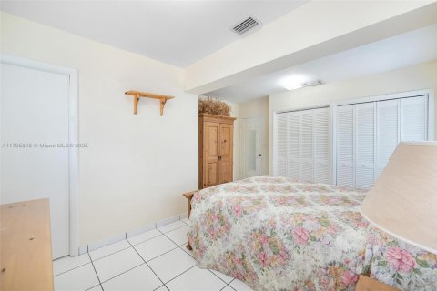 House in Miami, Florida 3 bedrooms, 159.79 sq.m. № 1712879 - photo 16