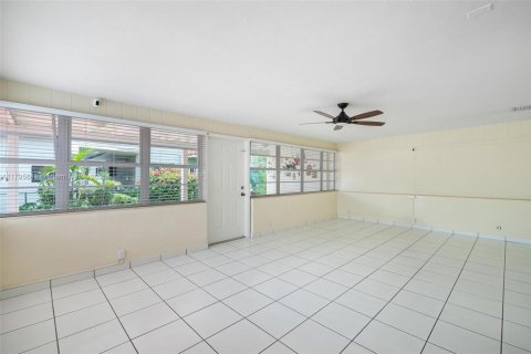 House in Miami, Florida 3 bedrooms, 159.79 sq.m. № 1712879 - photo 22