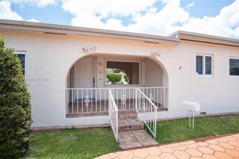 House in Miami, Florida 3 bedrooms, 159.79 sq.m. № 1712879 - photo 4