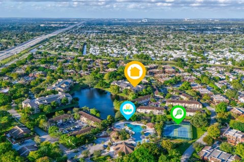 Condo in Miami, Florida, 3 bedrooms № 1950690 - photo 3