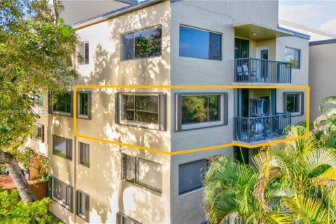 Condo in Miami, Florida, 3 bedrooms № 1950690 - photo 25