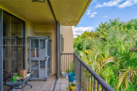 Condo in Miami, Florida, 3 bedrooms № 1950690 - photo 28