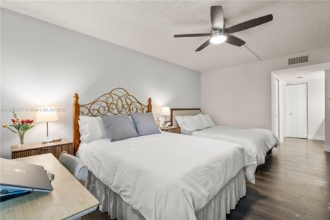 Condo in Miami, Florida, 3 bedrooms № 1950690 - photo 20