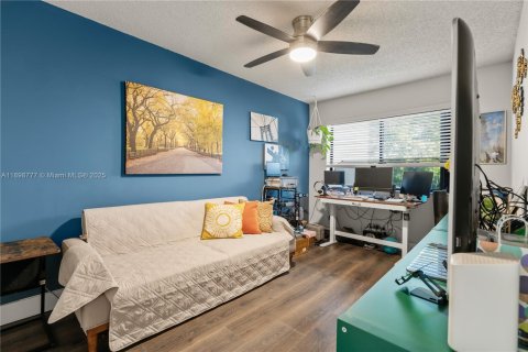 Condo in Miami, Florida, 3 bedrooms № 1950690 - photo 14