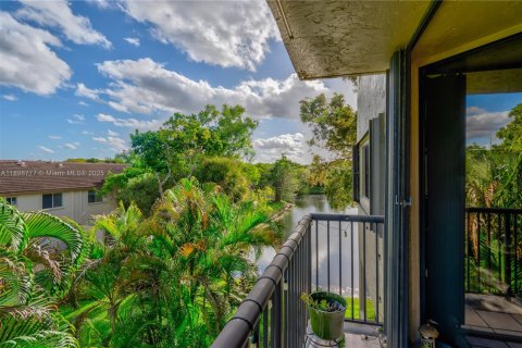 Condo in Miami, Florida, 3 bedrooms № 1950690 - photo 26