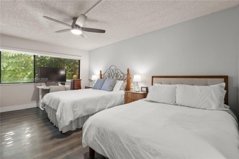 Condo in Miami, Florida, 3 bedrooms № 1950690 - photo 21