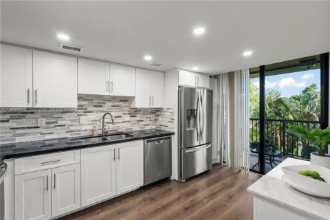 Condo in Miami, Florida, 3 bedrooms № 1950690 - photo 8