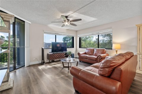 Condo in Miami, Florida, 3 bedrooms № 1950690 - photo 12