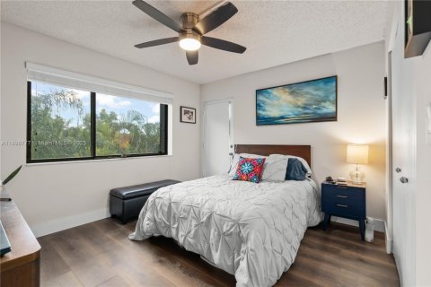 Condo in Miami, Florida, 3 bedrooms № 1950690 - photo 17