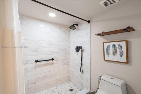 Condo in Miami, Florida, 3 bedrooms № 1950690 - photo 18