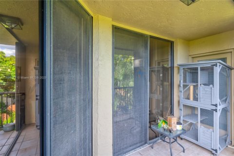 Condo in Miami, Florida, 3 bedrooms № 1950690 - photo 29