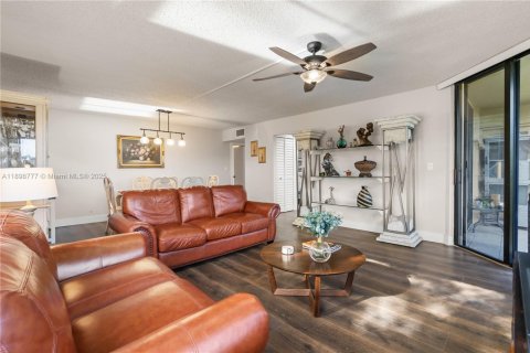 Condo in Miami, Florida, 3 bedrooms № 1950690 - photo 23