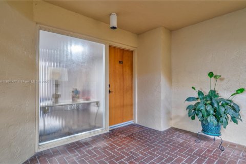 Condo in Miami, Florida, 3 bedrooms № 1950690 - photo 4