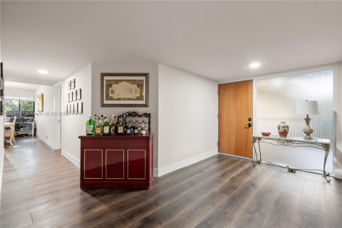 Condo in Miami, Florida, 3 bedrooms № 1950690 - photo 5