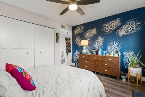 Condo in Miami, Florida, 3 bedrooms № 1950690 - photo 16