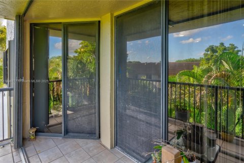 Condo in Miami, Florida, 3 bedrooms № 1950690 - photo 30