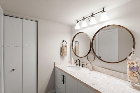Condo in Miami, Florida, 3 bedrooms № 1950690 - photo 19
