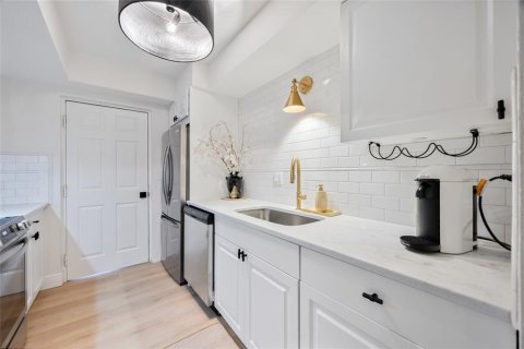 Townhouse in Clearwater, Florida 2 bedrooms, 79.25 sq.m. № 1904088 - photo 5