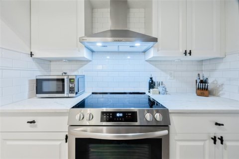 Townhouse in Clearwater, Florida 2 bedrooms, 79.25 sq.m. № 1904088 - photo 6