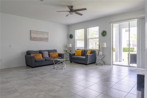 Townhouse in Orlando, Florida 4 bedrooms, 177.63 sq.m. № 2207328 - photo 2