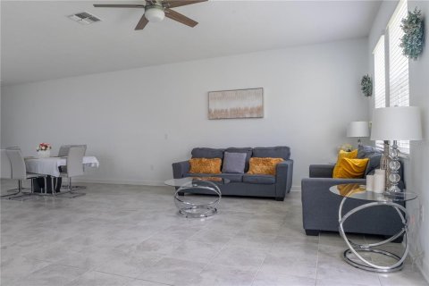 Townhouse in Orlando, Florida 4 bedrooms, 177.63 sq.m. № 2207328 - photo 3