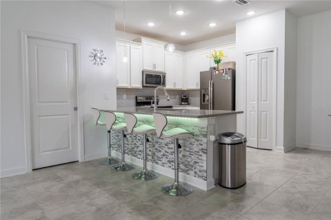 Townhouse in Orlando, Florida 4 bedrooms, 177.63 sq.m. № 2207328 - photo 6