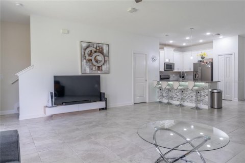Townhouse in Orlando, Florida 4 bedrooms, 177.63 sq.m. № 2207328 - photo 4