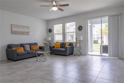 Townhouse in Orlando, Florida 4 bedrooms, 177.63 sq.m. № 2207328 - photo 5
