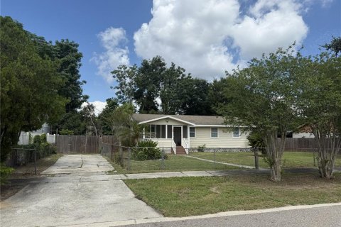 House in Orlando, Florida 4 bedrooms, 129.32 sq.m. № 2202108