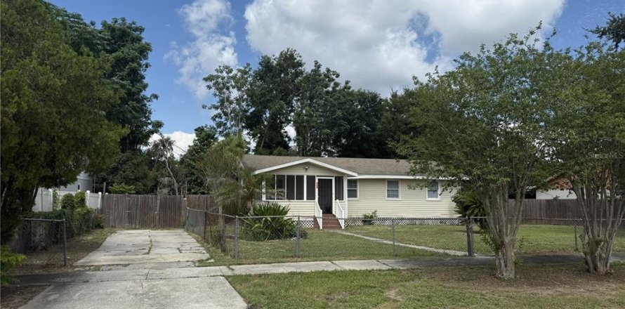 House in Orlando, Florida 4 bedrooms, 129.32 sq.m. № 2202108