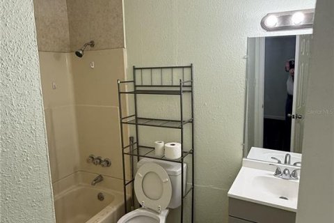 House in Orlando, Florida 4 bedrooms, 129.32 sq.m. № 2202108 - photo 10