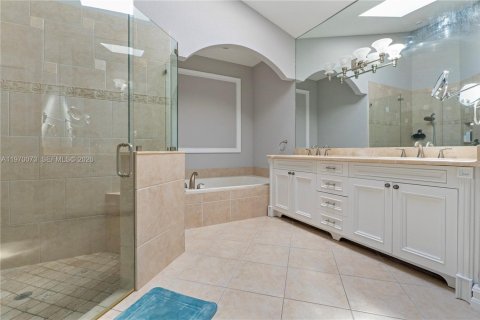 House in Boca Raton, Florida 3 bedrooms, 214.05 sq.m. № 2031124 - photo 12