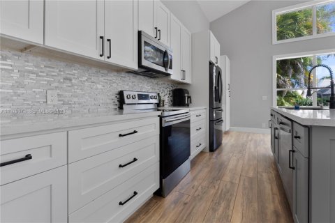 House in Boca Raton, Florida 3 bedrooms, 214.05 sq.m. № 2031124 - photo 4