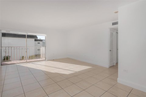 Condo in Miami, Florida, 2 bedrooms  № 2036460 - photo 3