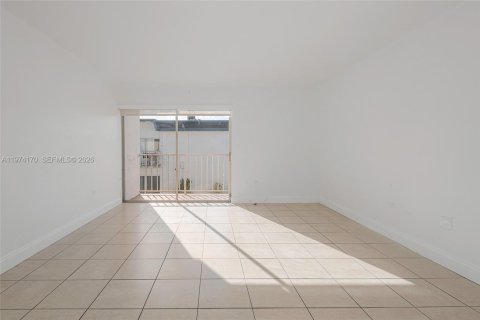 Condo in Miami, Florida, 2 bedrooms  № 2036460 - photo 4