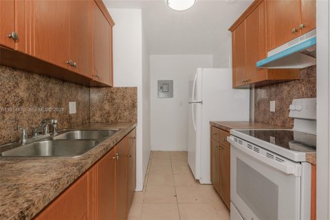 Condo in Miami, Florida, 2 bedrooms  № 2036460 - photo 6
