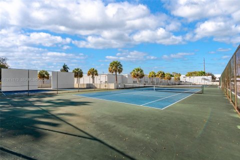 Condo in Miami, Florida, 2 bedrooms  № 2036460 - photo 15