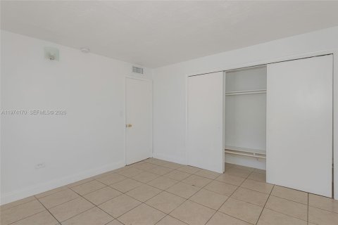 Condo in Miami, Florida, 2 bedrooms  № 2036460 - photo 11