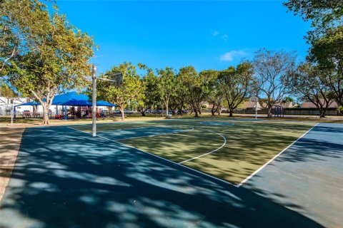 Condo in Miami, Florida, 2 bedrooms  № 2036460 - photo 16