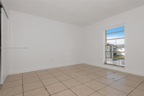 Condo in Miami, Florida, 2 bedrooms  № 2036460 - photo 9