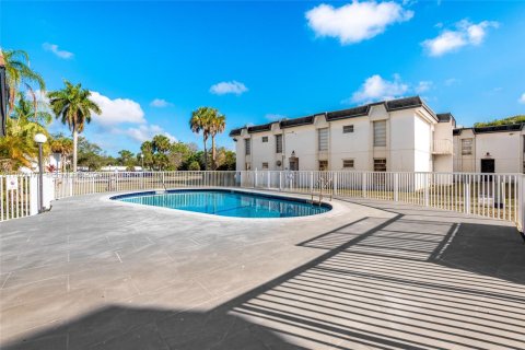 Condo in Miami, Florida, 2 bedrooms  № 2036460 - photo 18