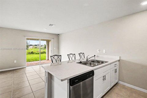 Villa ou maison à vendre à LaBelle, Floride: 4 chambres № 2087861 - photo 8