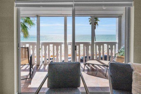 Condo in Saint Pete Beach, Florida, 2 bedrooms  № 1872916 - photo 13