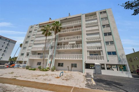Condo in Saint Pete Beach, Florida, 2 bedrooms  № 1872916 - photo 7