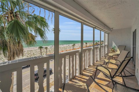 Condo in Saint Pete Beach, Florida, 2 bedrooms  № 1872916 - photo 22