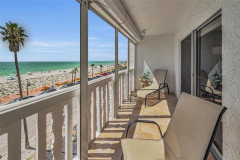 Condo in Saint Pete Beach, Florida, 2 bedrooms  № 1872916 - photo 19