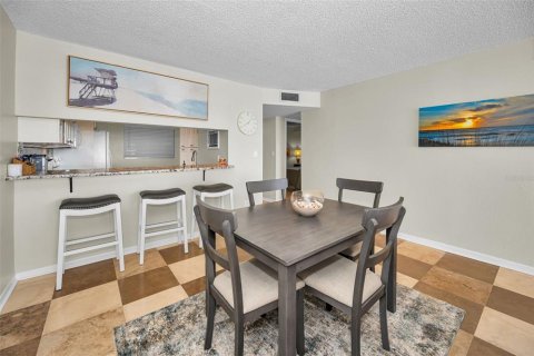 Condo in Saint Pete Beach, Florida, 2 bedrooms  № 1872916 - photo 30